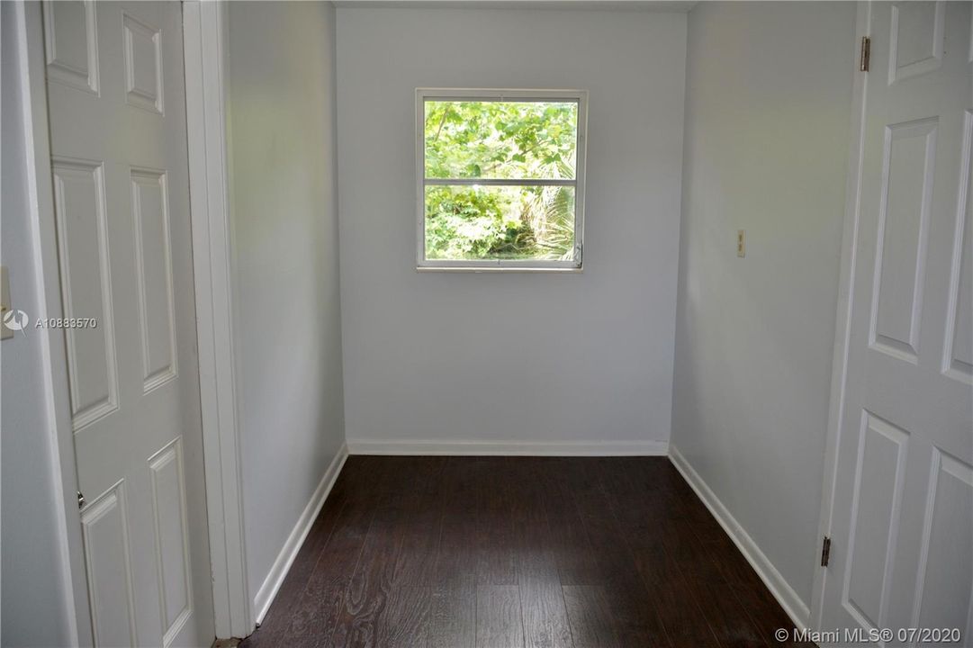 Recently Sold: $205,000 (4 beds, 2 baths, 1526 Square Feet)