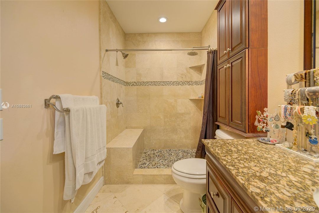 最近售出: $495,000 (3 贝兹, 2 浴室, 1156 平方英尺)