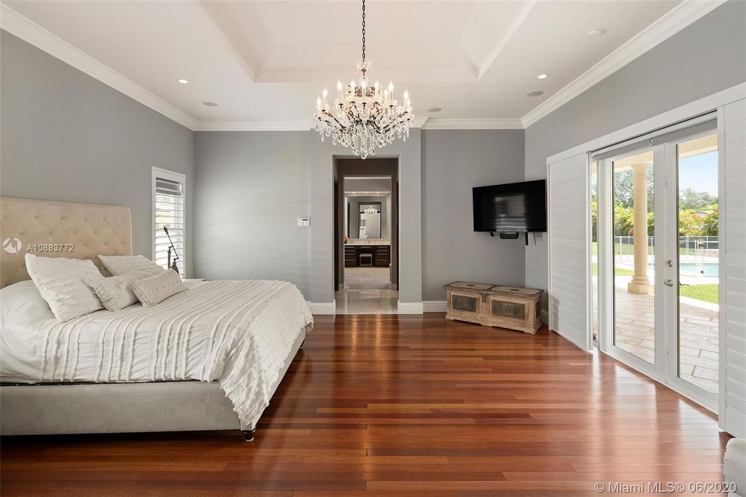 Vendido Recientemente: $1,749,000 (6 camas, 6 baños, 4790 Pies cuadrados)