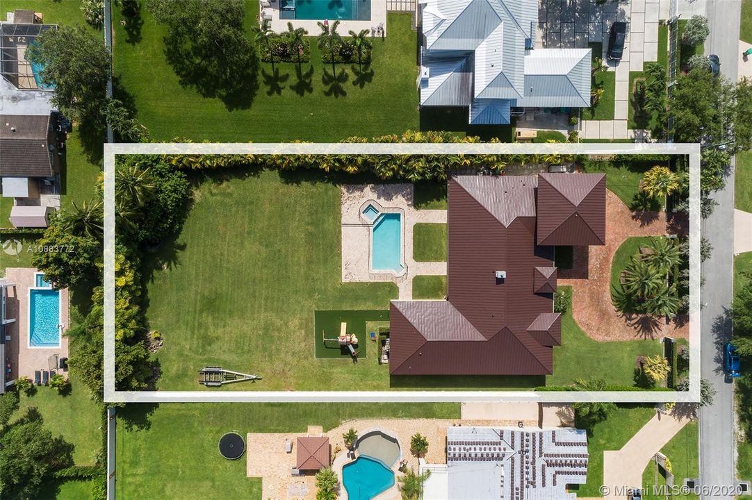 Vendido Recientemente: $1,749,000 (6 camas, 6 baños, 4790 Pies cuadrados)