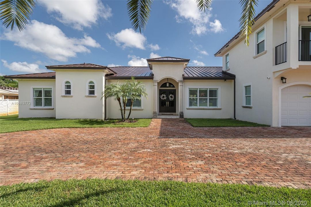 Vendido Recientemente: $1,749,000 (6 camas, 6 baños, 4790 Pies cuadrados)