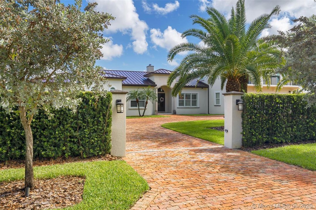 Vendido Recientemente: $1,749,000 (6 camas, 6 baños, 4790 Pies cuadrados)