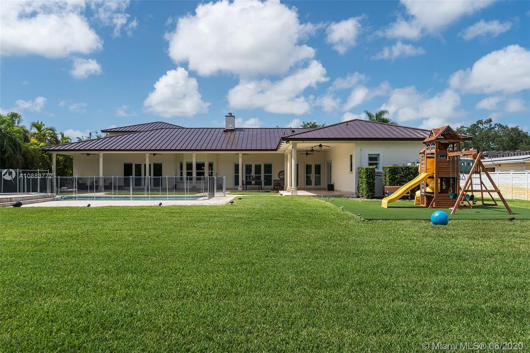 Vendido Recientemente: $1,749,000 (6 camas, 6 baños, 4790 Pies cuadrados)