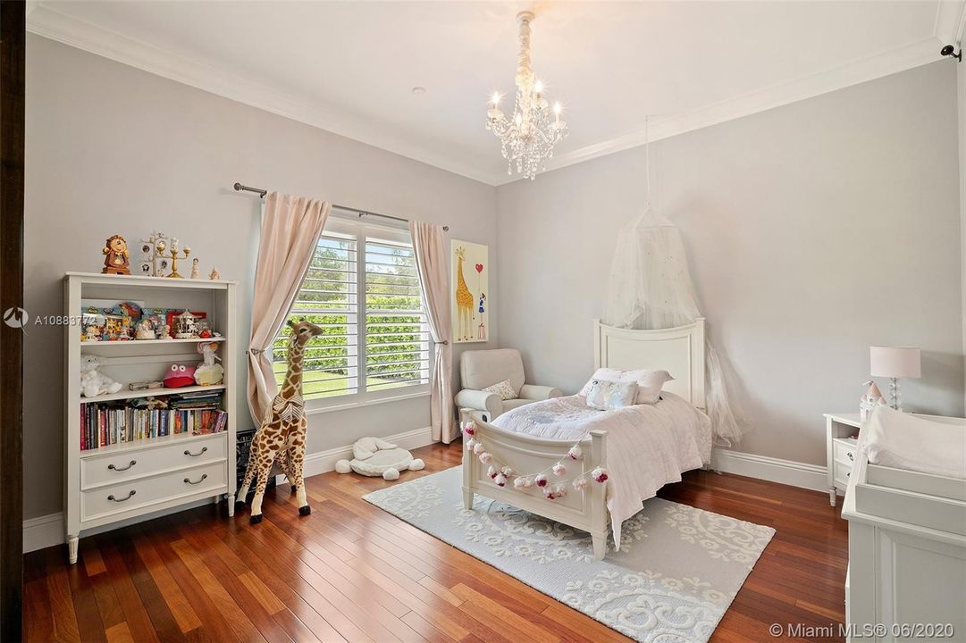 Vendido Recientemente: $1,749,000 (6 camas, 6 baños, 4790 Pies cuadrados)
