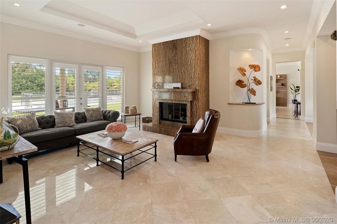 Vendido Recientemente: $1,749,000 (6 camas, 6 baños, 4790 Pies cuadrados)