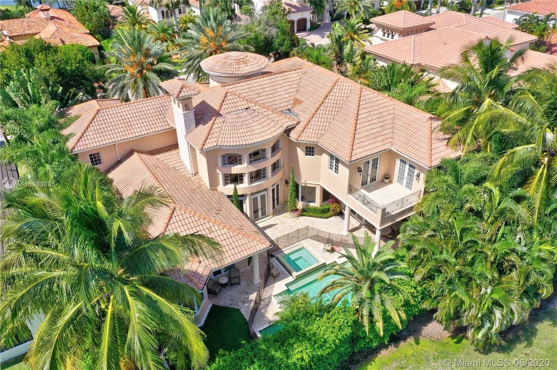 Недавно продано: $3,595,000 (5 спален, 5 ванн, 7476 Квадратных фут)