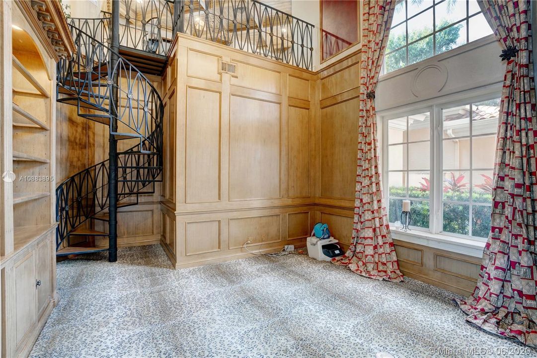 Недавно продано: $3,595,000 (5 спален, 5 ванн, 7476 Квадратных фут)