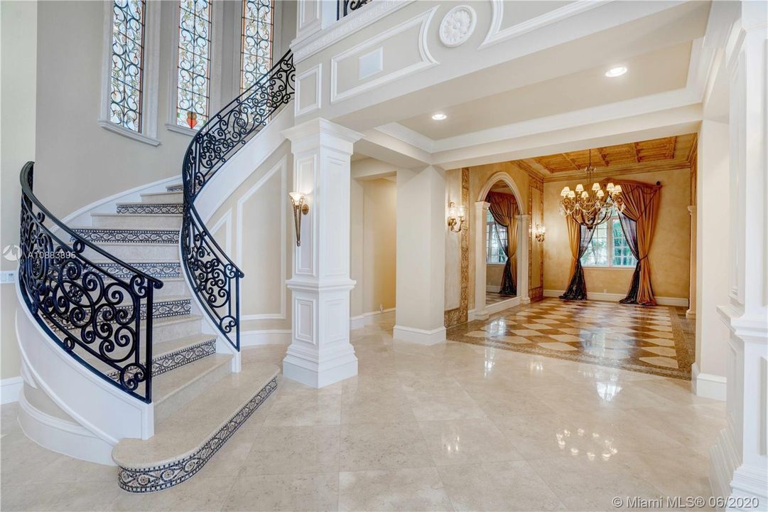 Недавно продано: $3,595,000 (5 спален, 5 ванн, 7476 Квадратных фут)