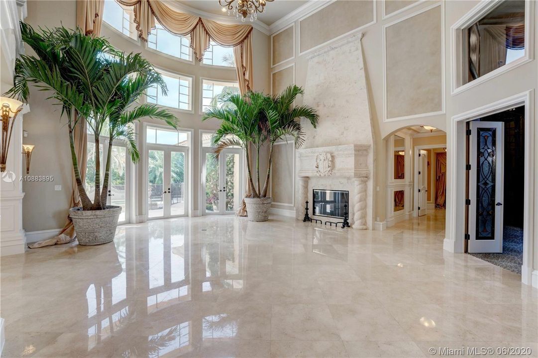 Недавно продано: $3,595,000 (5 спален, 5 ванн, 7476 Квадратных фут)
