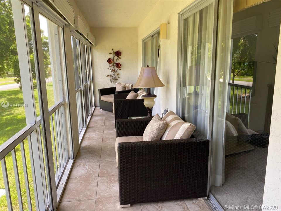 Vendido Recientemente: $84,000 (1 camas, 1 baños, 819 Pies cuadrados)