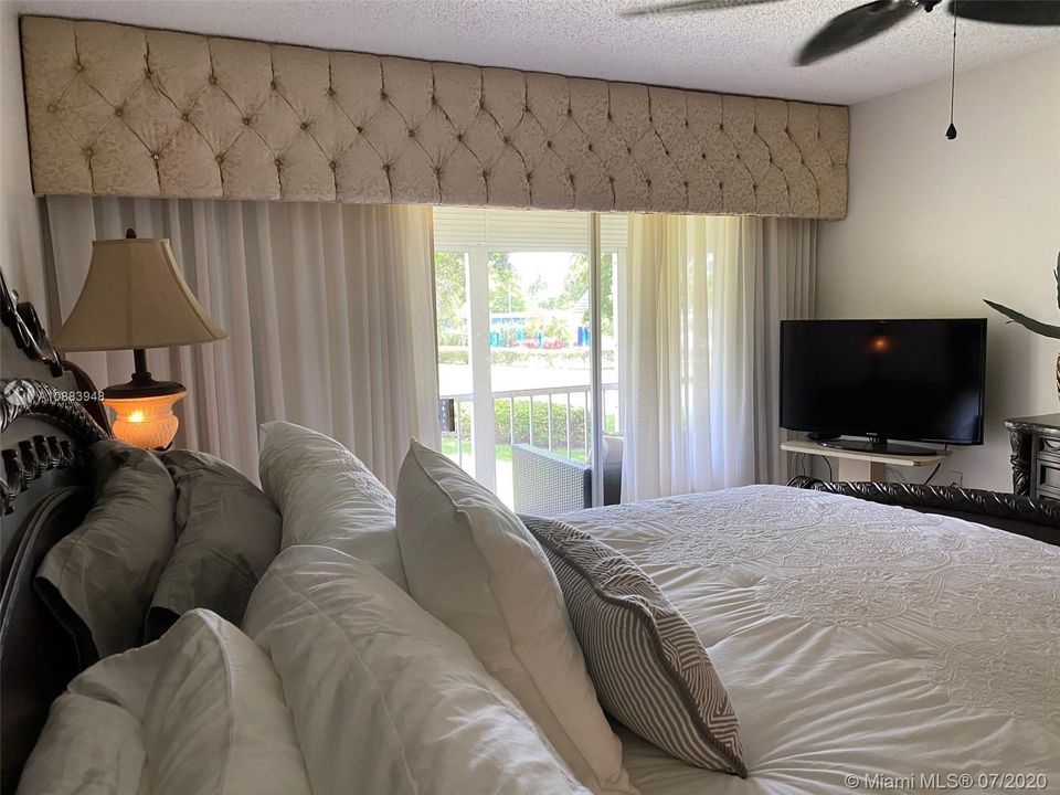 ALTERNATE VIEW OF MASTER BEDROOM