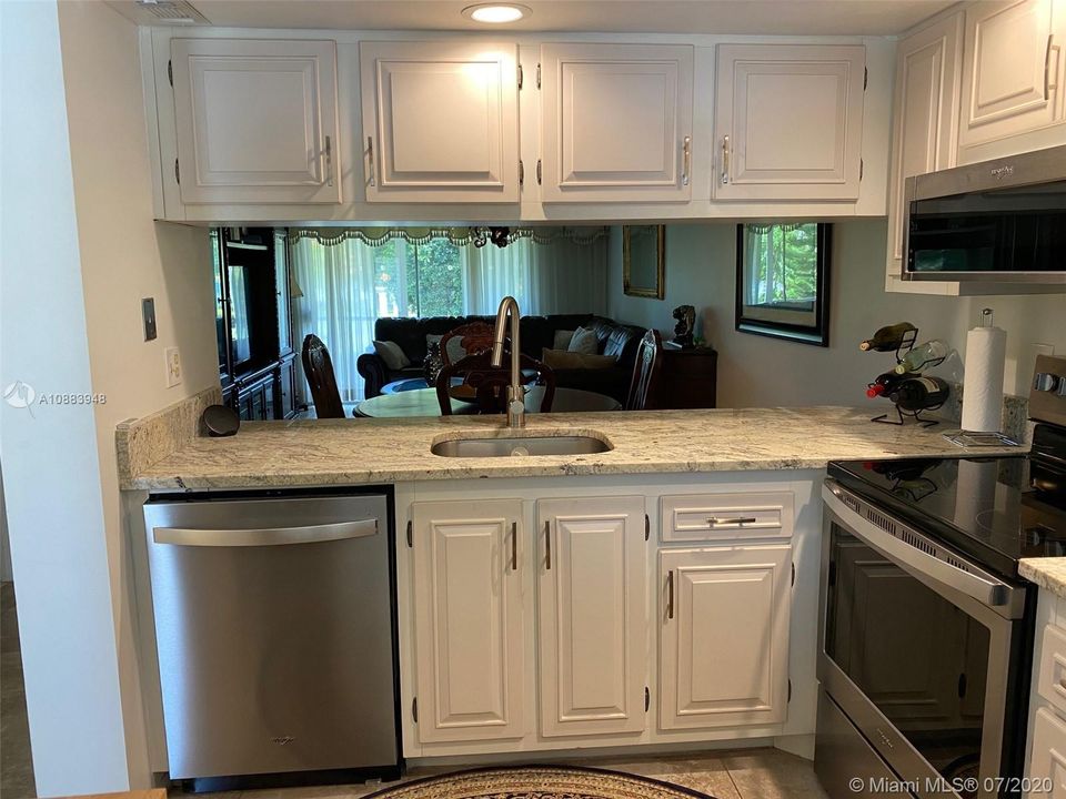 UPDATED KITCHEN - BRAND NEW STAINLESS STEEL APPLIANCES