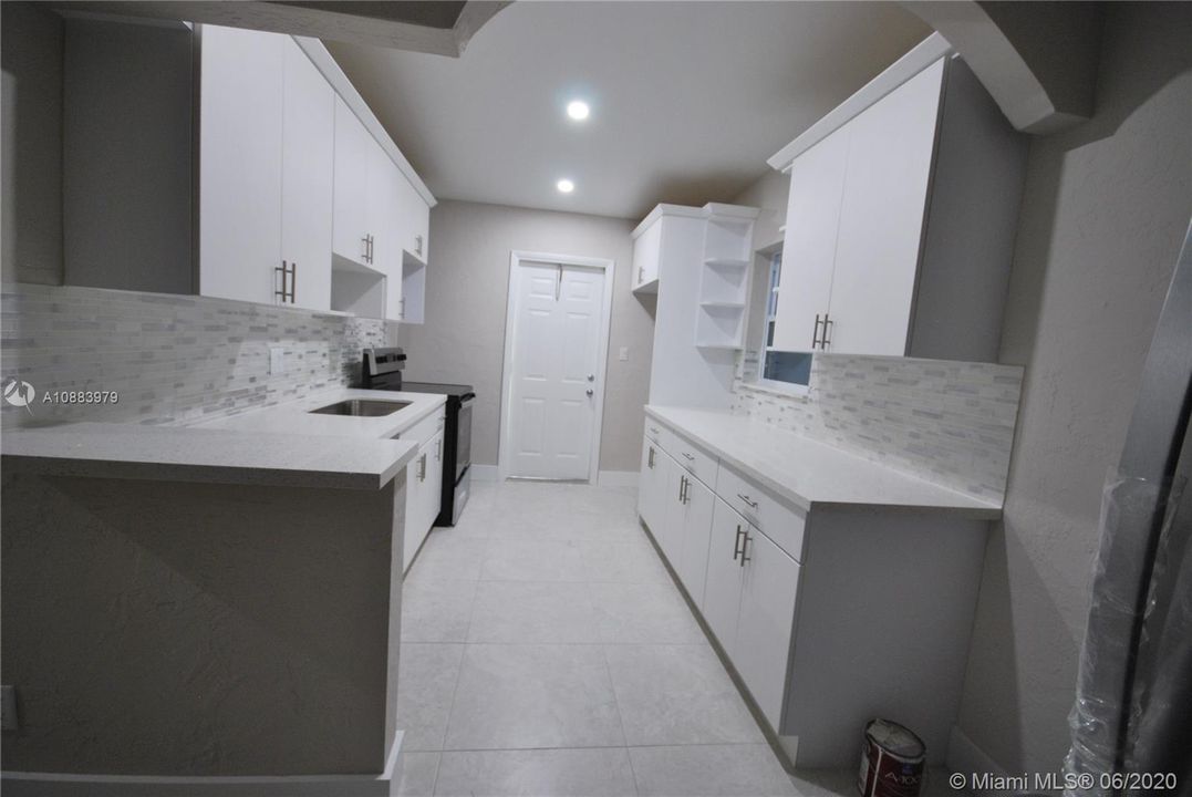 Vendido Recientemente: $184,900 (2 camas, 1 baños, 720 Pies cuadrados)