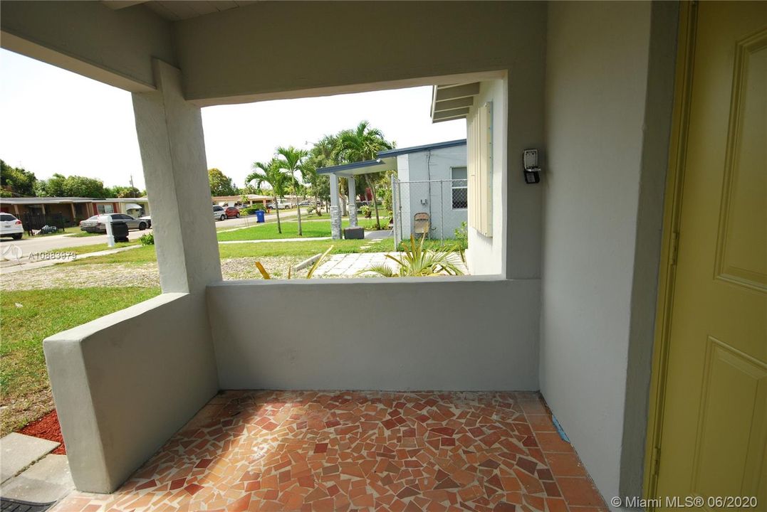 Vendido Recientemente: $184,900 (2 camas, 1 baños, 720 Pies cuadrados)