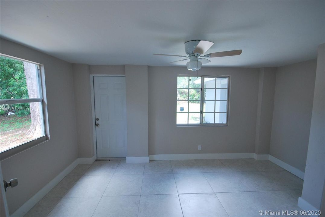 Vendido Recientemente: $184,900 (2 camas, 1 baños, 720 Pies cuadrados)