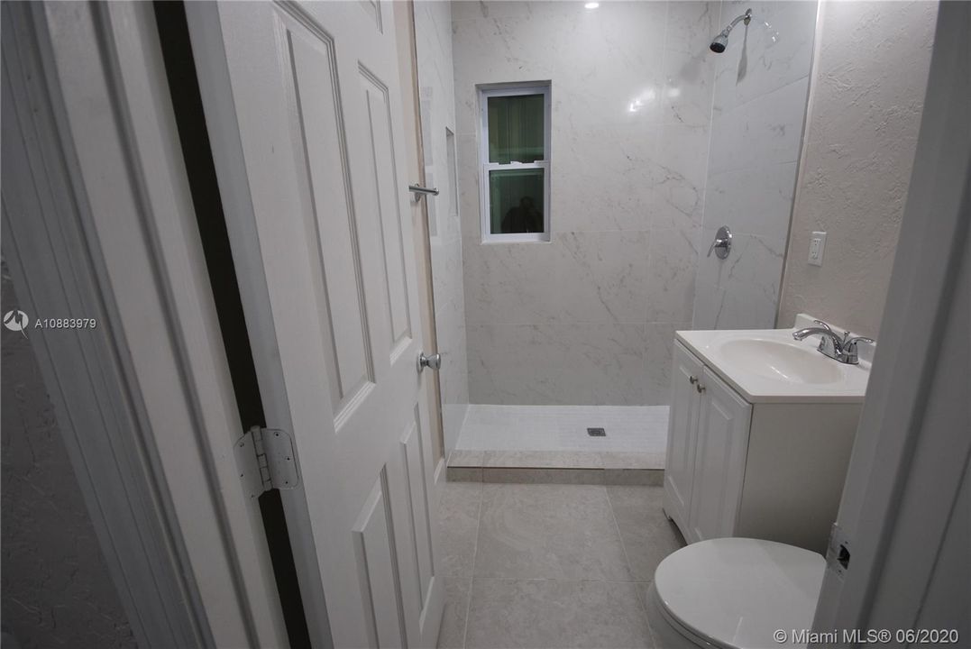 Vendido Recientemente: $184,900 (2 camas, 1 baños, 720 Pies cuadrados)