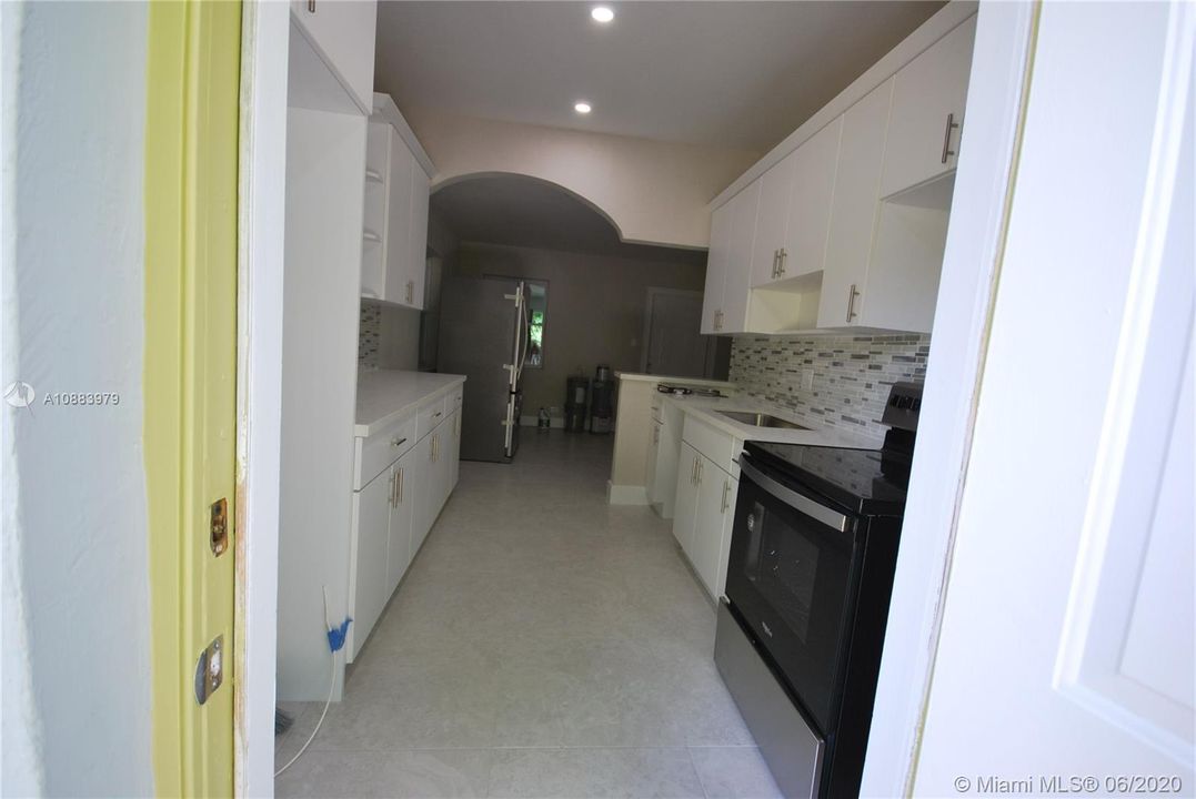 Vendido Recientemente: $184,900 (2 camas, 1 baños, 720 Pies cuadrados)