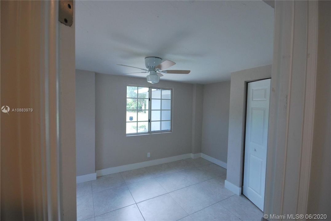 Vendido Recientemente: $184,900 (2 camas, 1 baños, 720 Pies cuadrados)