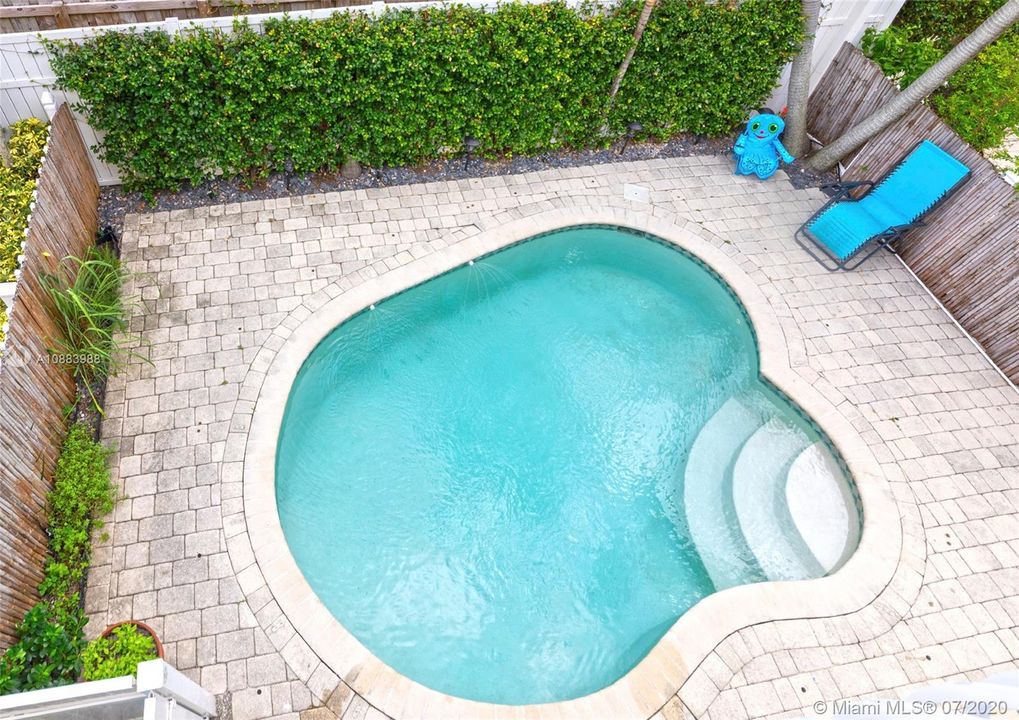 Недавно продано: $649,000 (3 спален, 3 ванн, 2921 Квадратных фут)