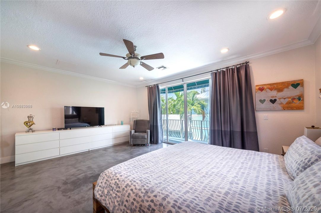 Недавно продано: $649,000 (3 спален, 3 ванн, 2921 Квадратных фут)