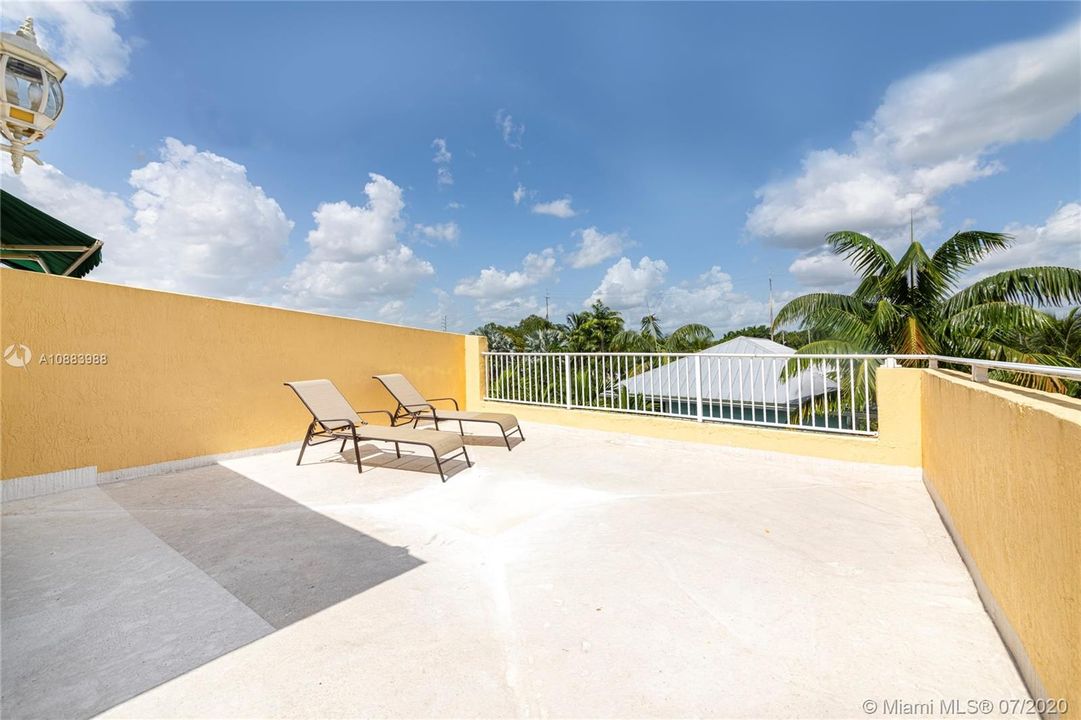 Недавно продано: $649,000 (3 спален, 3 ванн, 2921 Квадратных фут)