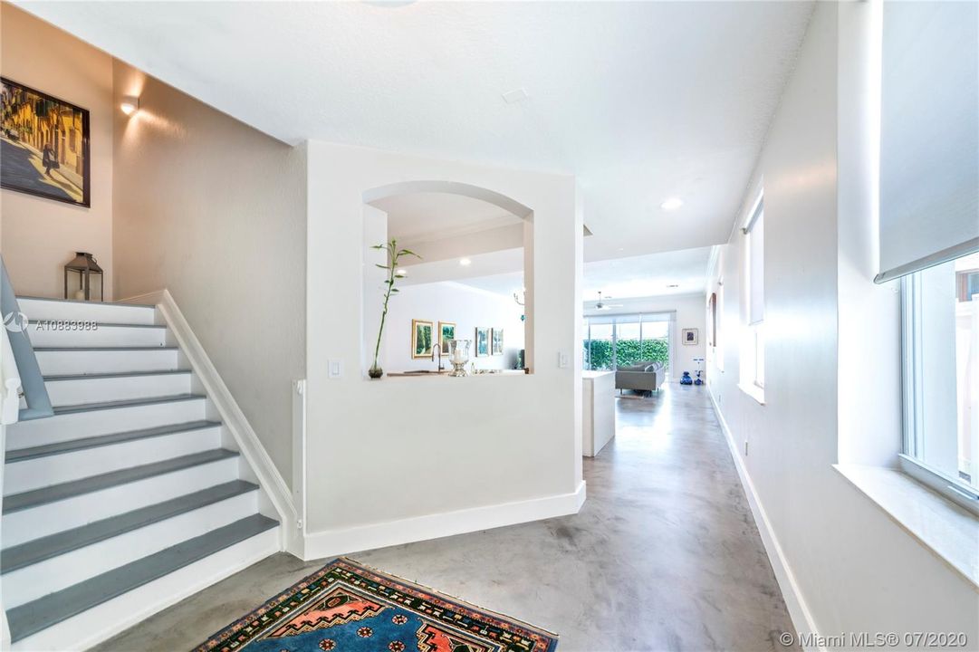 Недавно продано: $649,000 (3 спален, 3 ванн, 2921 Квадратных фут)