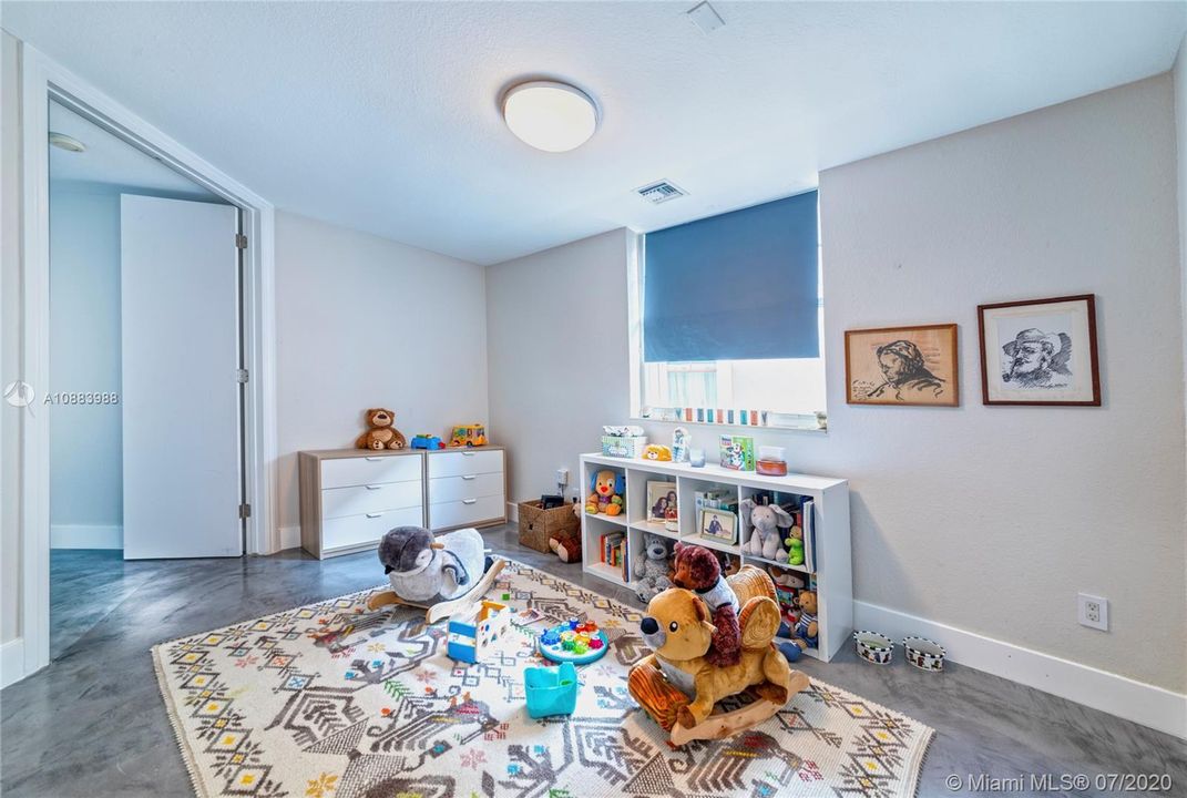 Недавно продано: $649,000 (3 спален, 3 ванн, 2921 Квадратных фут)