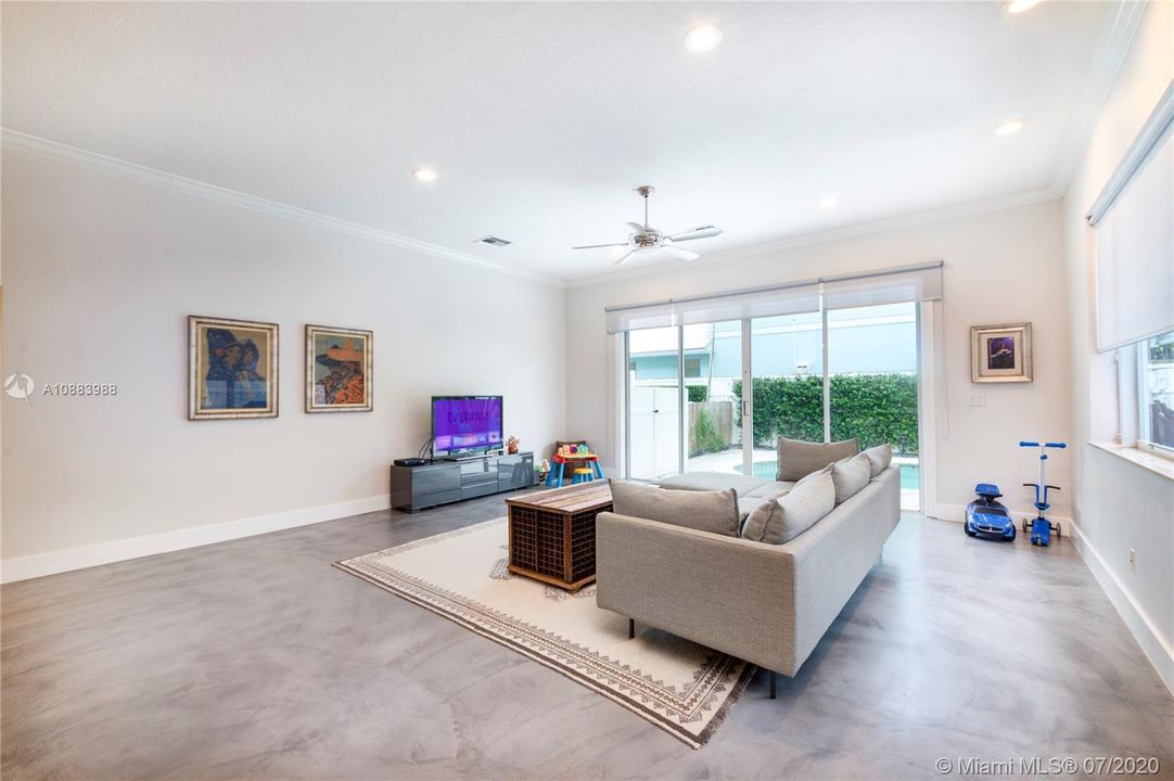 Недавно продано: $649,000 (3 спален, 3 ванн, 2921 Квадратных фут)