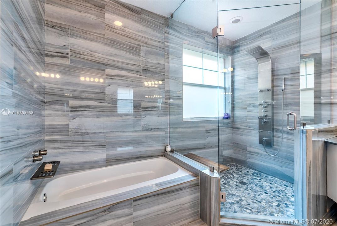 Недавно продано: $649,000 (3 спален, 3 ванн, 2921 Квадратных фут)