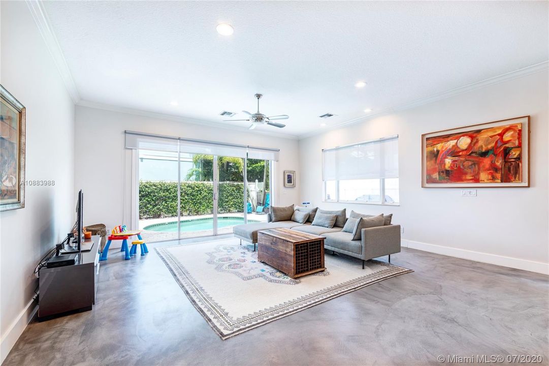 Недавно продано: $649,000 (3 спален, 3 ванн, 2921 Квадратных фут)