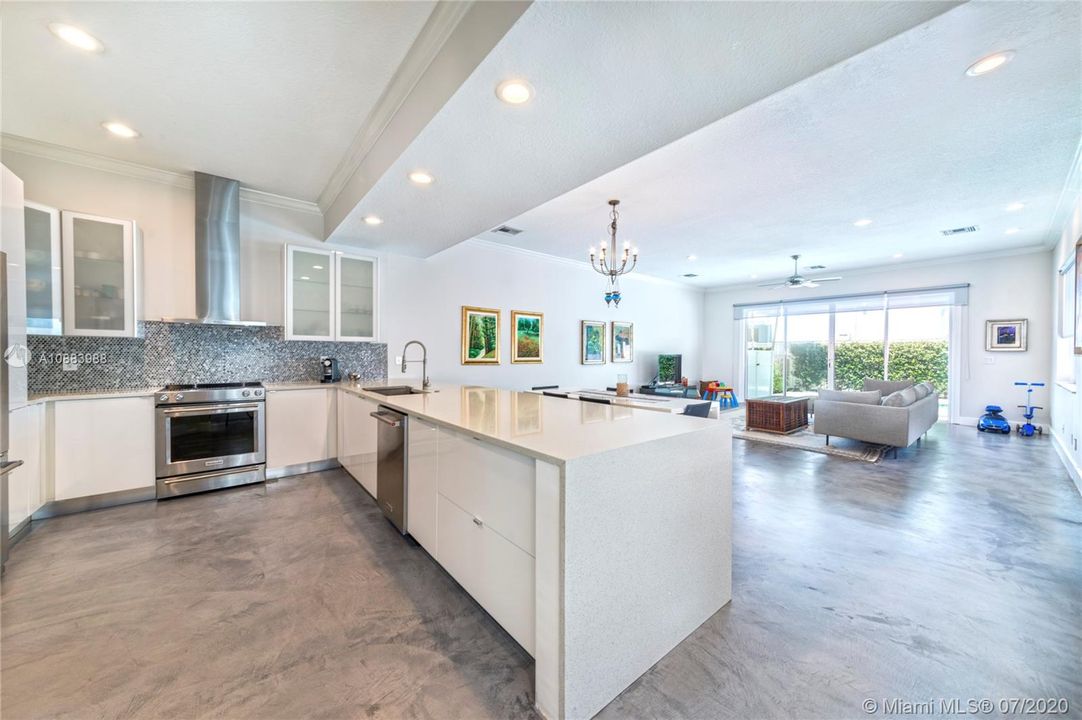 Недавно продано: $649,000 (3 спален, 3 ванн, 2921 Квадратных фут)