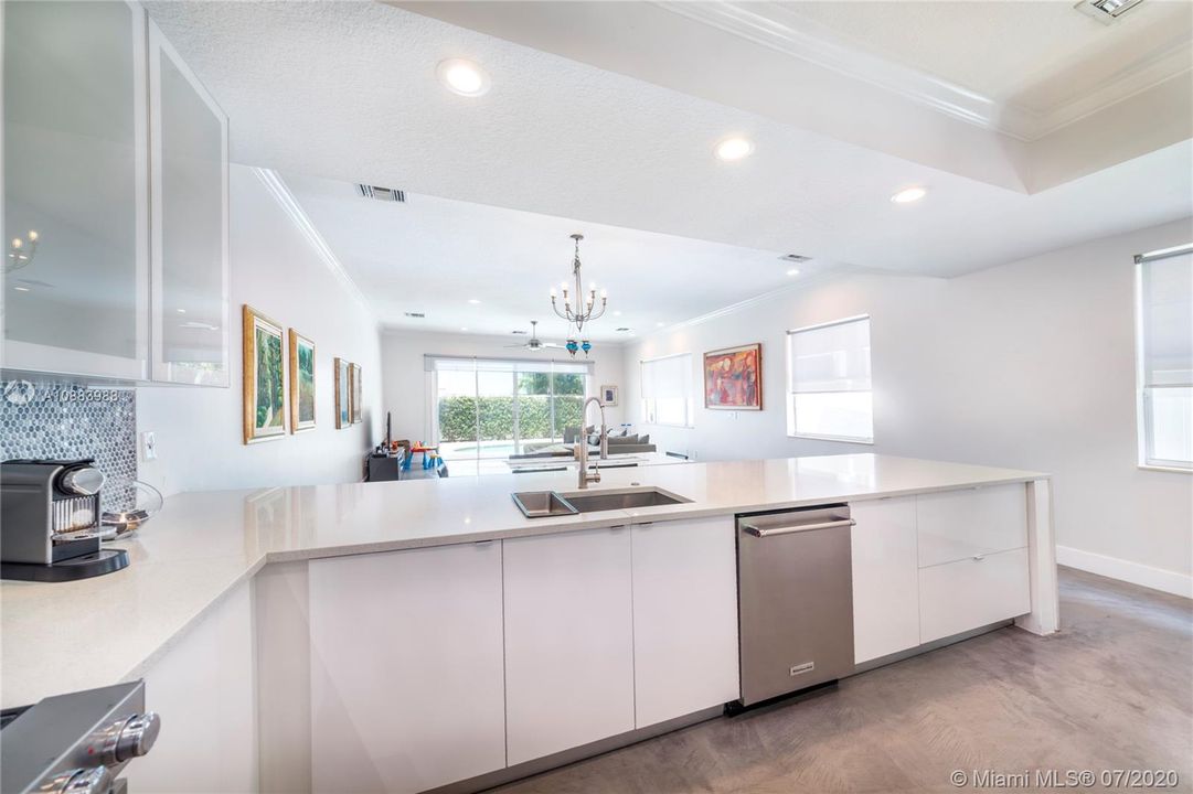 Недавно продано: $649,000 (3 спален, 3 ванн, 2921 Квадратных фут)