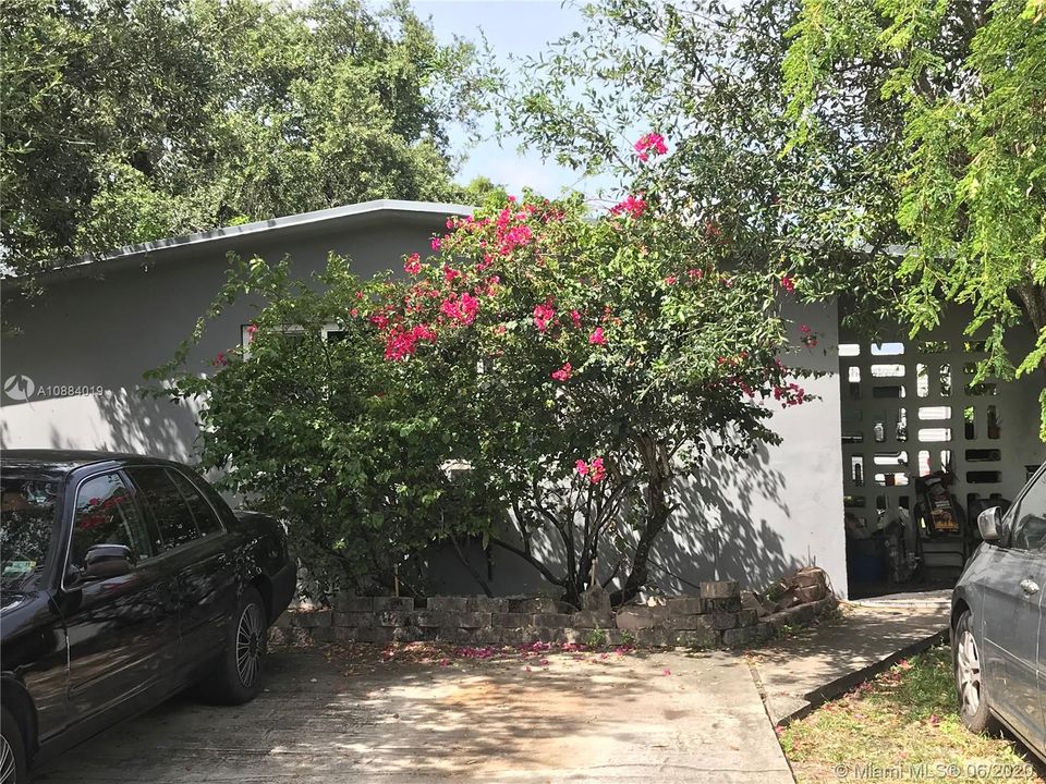 Recently Sold: $150,000 (2 beds, 1 baths, 880 Square Feet)