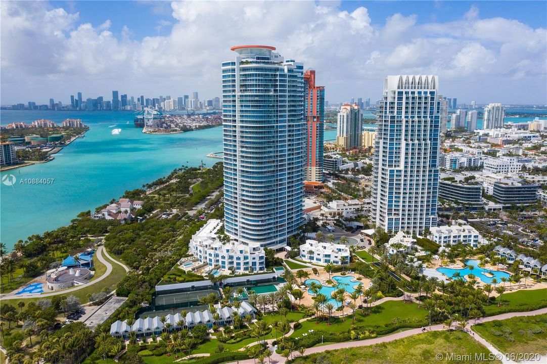 Recently Sold: $2,495,000 (2 beds, 2 baths, 1591 Square Feet)
