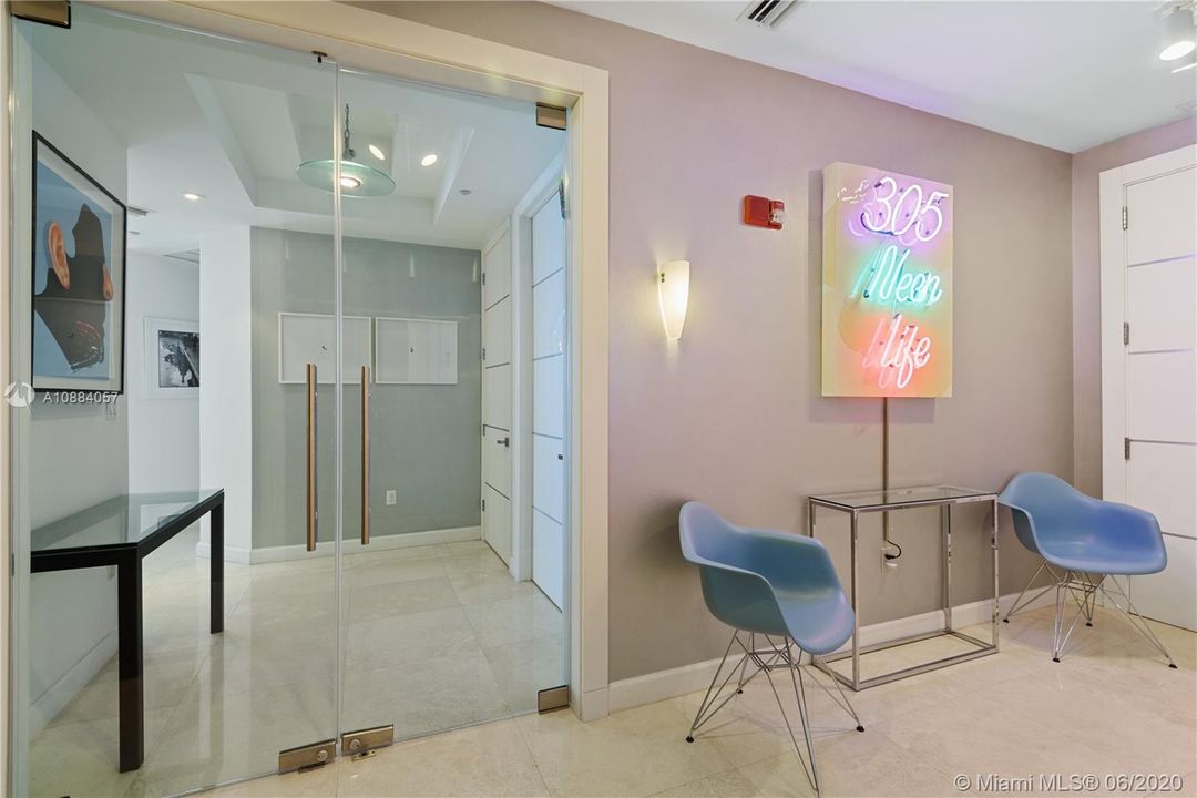 Recently Sold: $2,495,000 (2 beds, 2 baths, 1591 Square Feet)