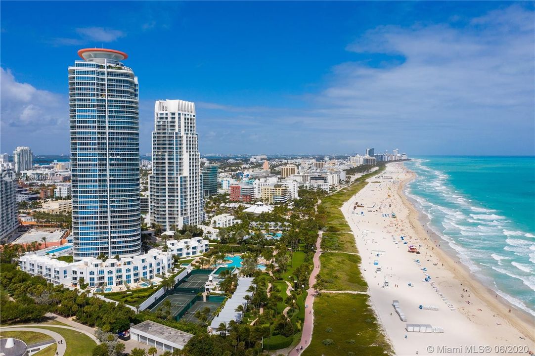 Recently Sold: $2,495,000 (2 beds, 2 baths, 1591 Square Feet)