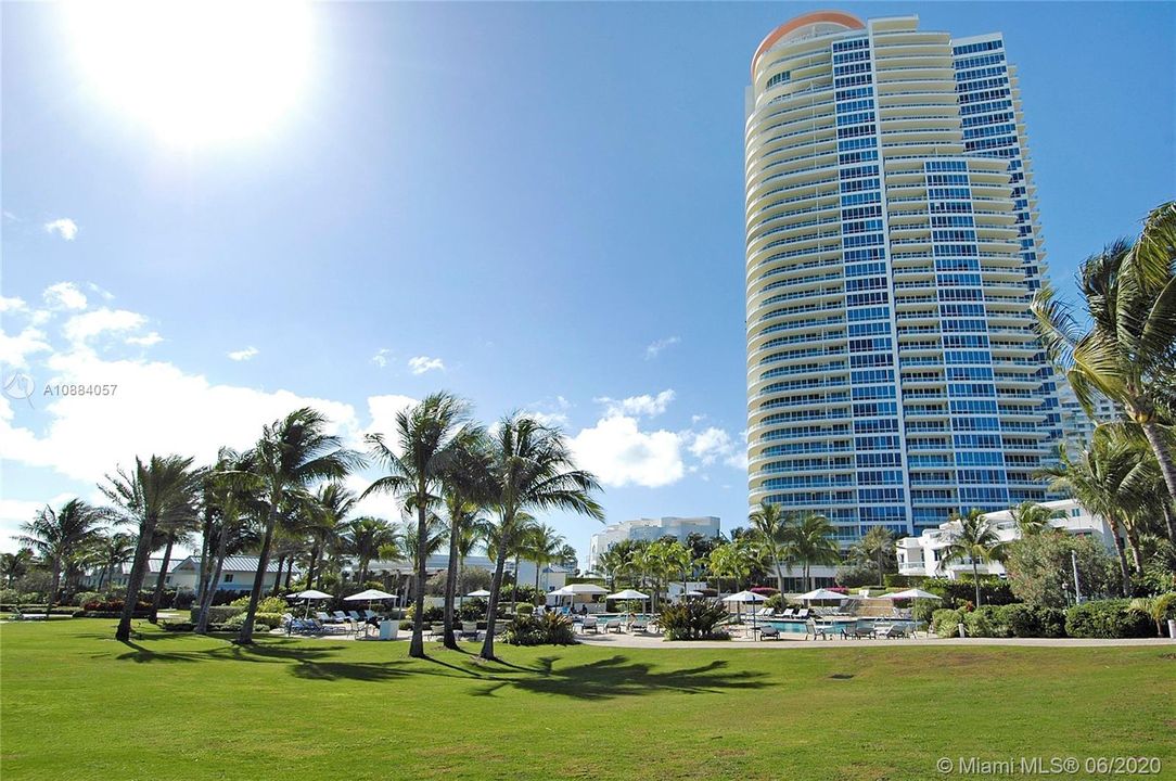 Recently Sold: $2,495,000 (2 beds, 2 baths, 1591 Square Feet)