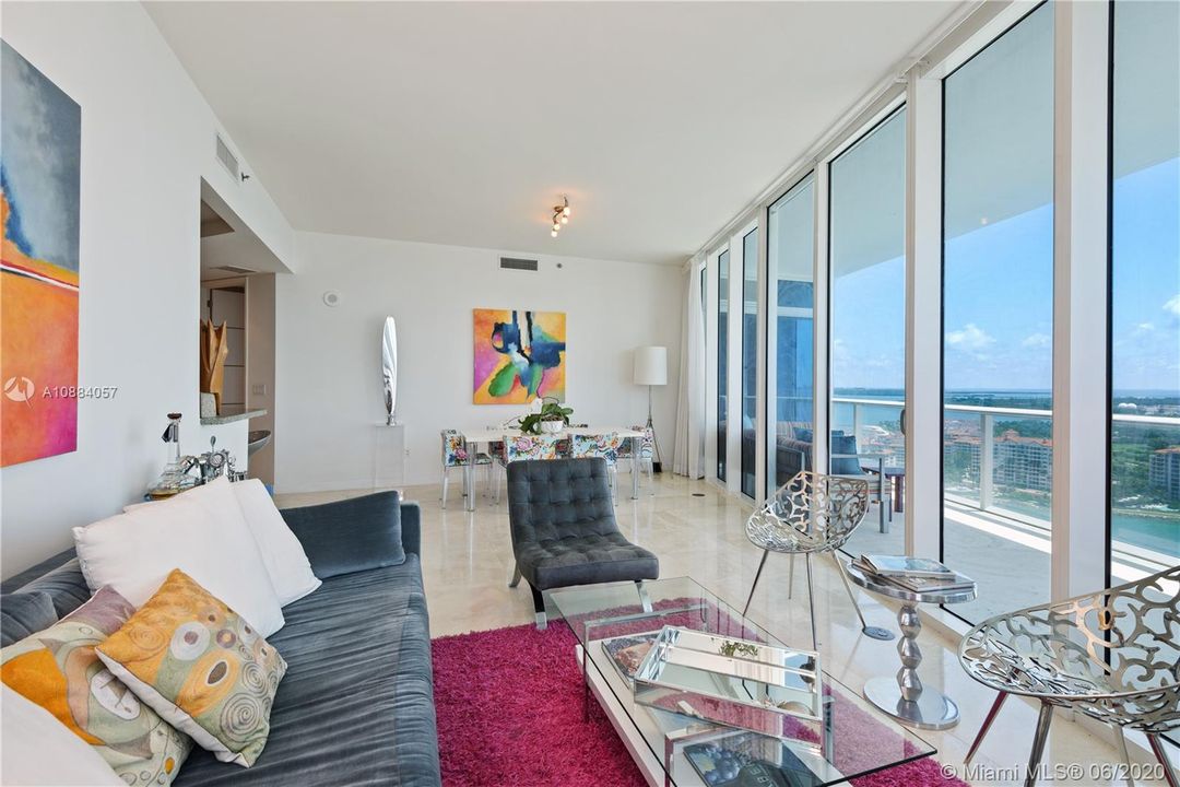 Recently Sold: $2,495,000 (2 beds, 2 baths, 1591 Square Feet)