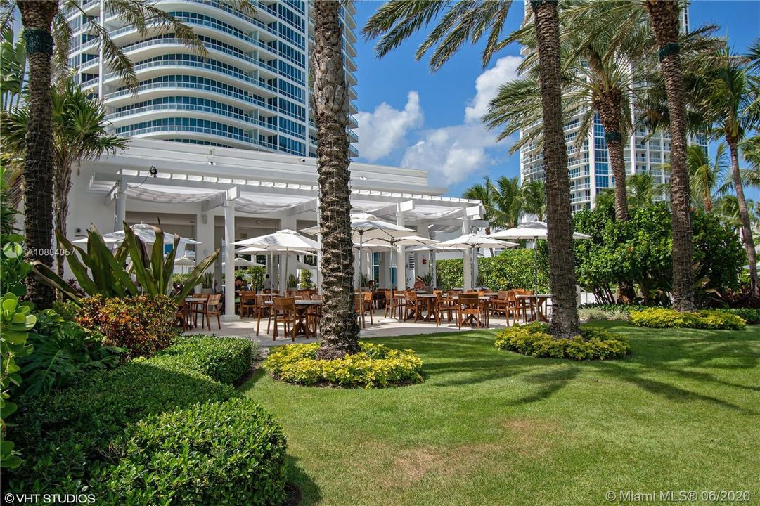 Recently Sold: $2,495,000 (2 beds, 2 baths, 1591 Square Feet)