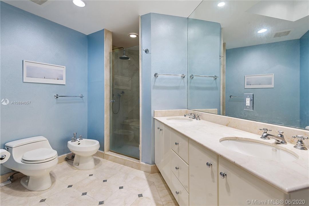 Recently Sold: $2,495,000 (2 beds, 2 baths, 1591 Square Feet)