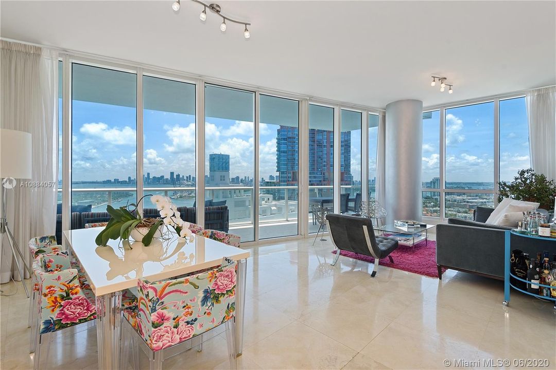 Recently Sold: $2,495,000 (2 beds, 2 baths, 1591 Square Feet)