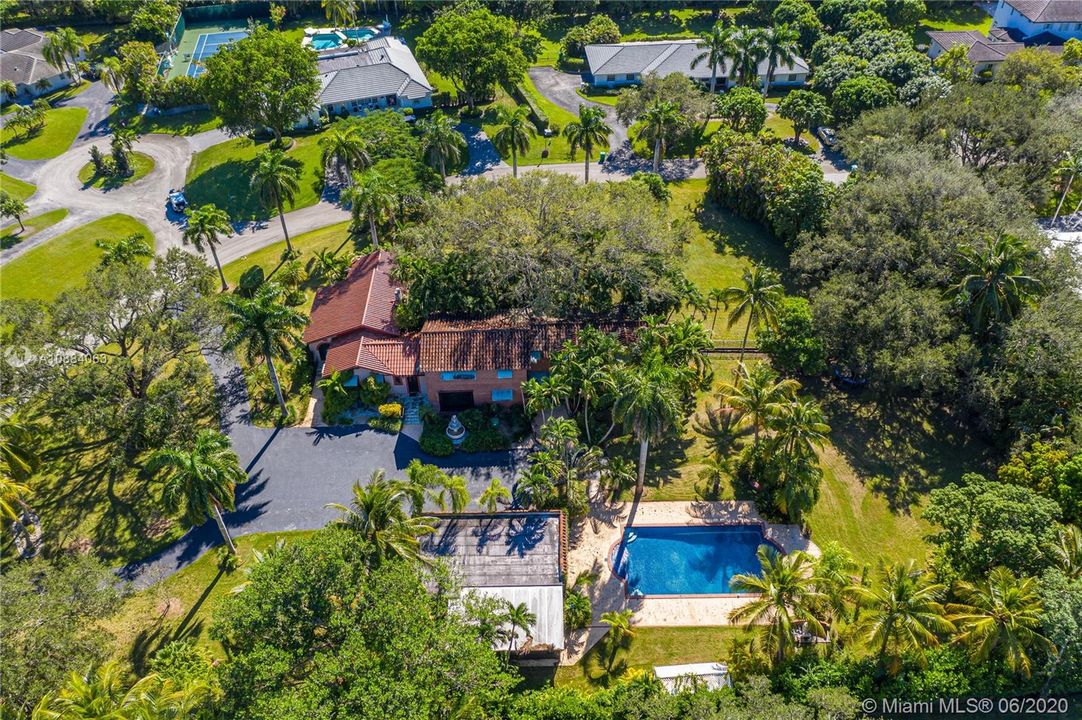 Недавно продано: $1,750,000 (1.43 acres)