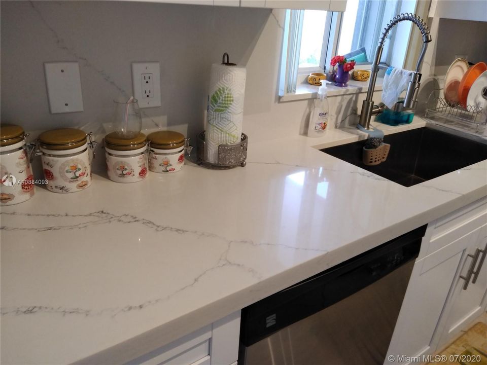 Недавно продано: $360,000 (3 спален, 2 ванн, 1388 Квадратных фут)