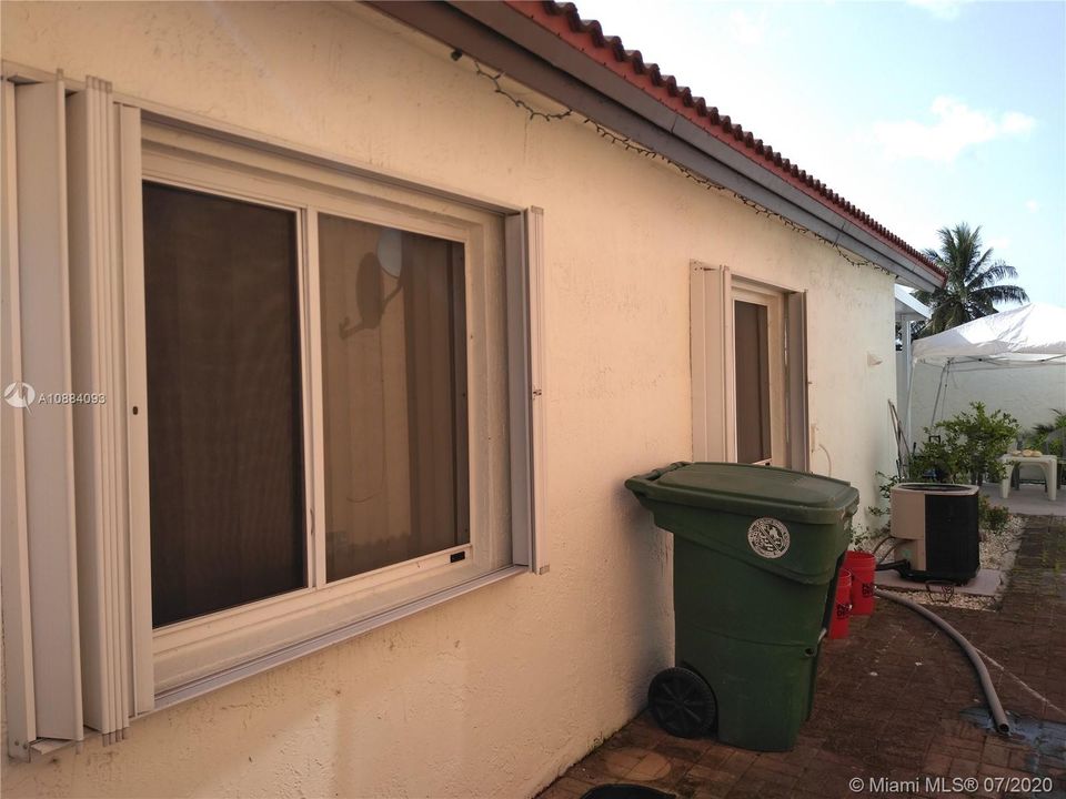 Недавно продано: $360,000 (3 спален, 2 ванн, 1388 Квадратных фут)
