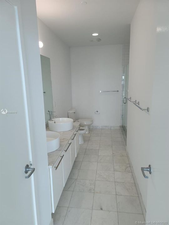 Recientemente alquilado: $4,950 (3 camas, 3 baños, 2663 Pies cuadrados)
