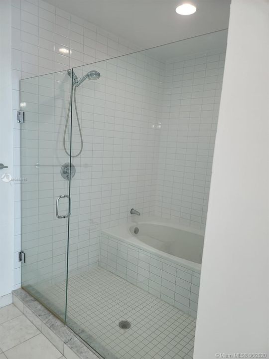 Recientemente alquilado: $4,950 (3 camas, 3 baños, 2663 Pies cuadrados)