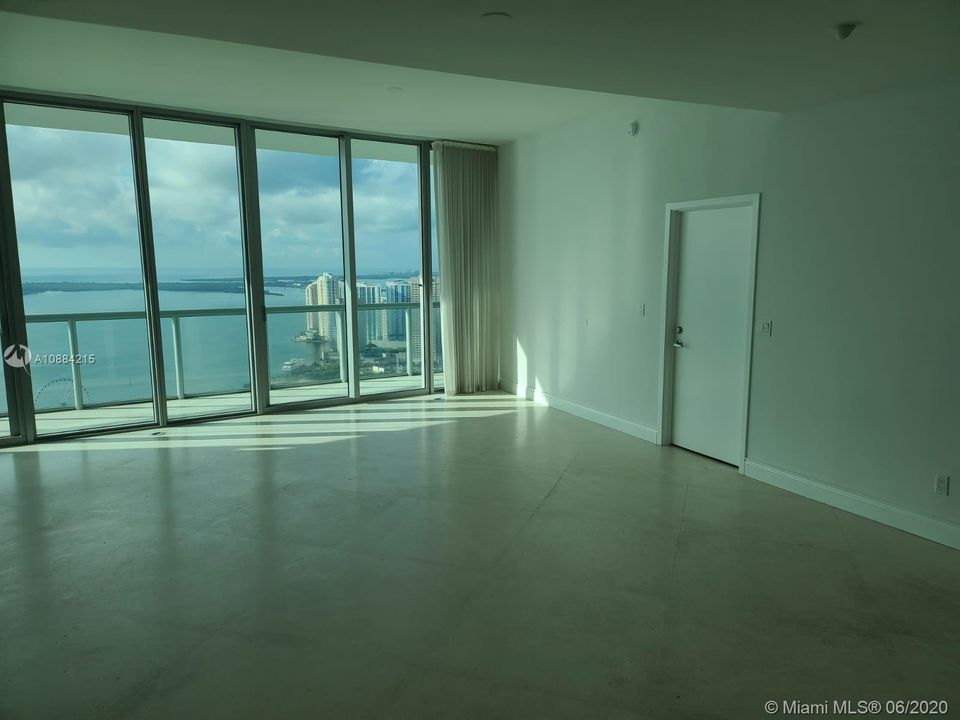 Recientemente alquilado: $4,950 (3 camas, 3 baños, 2663 Pies cuadrados)