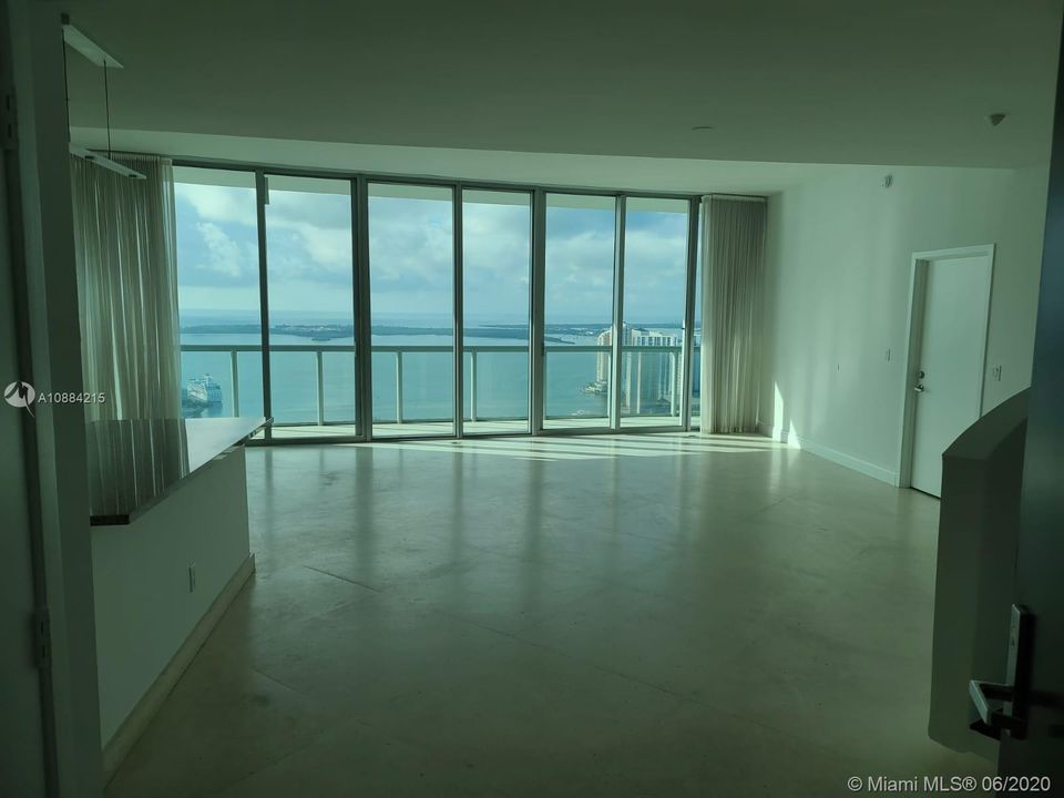 Recientemente alquilado: $4,950 (3 camas, 3 baños, 2663 Pies cuadrados)