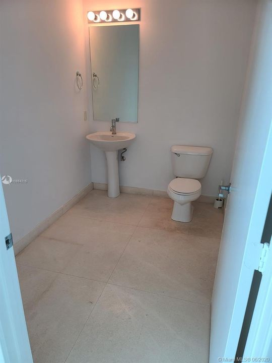 Recientemente alquilado: $4,950 (3 camas, 3 baños, 2663 Pies cuadrados)