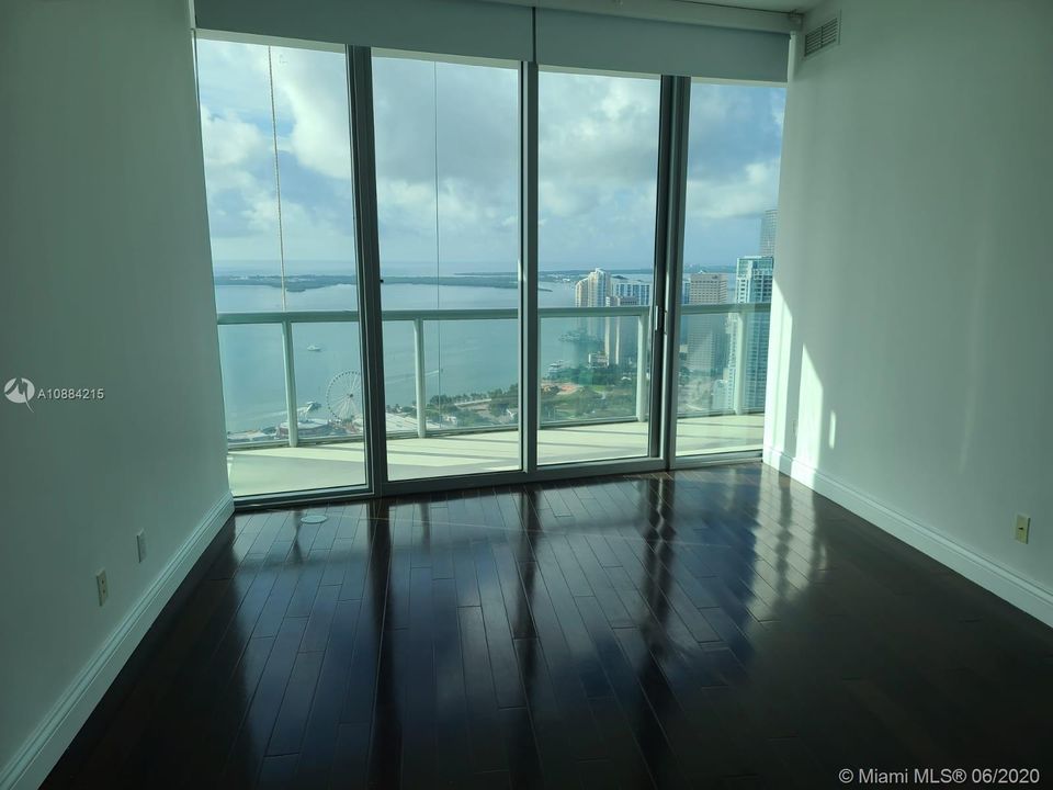 Recientemente alquilado: $4,950 (3 camas, 3 baños, 2663 Pies cuadrados)